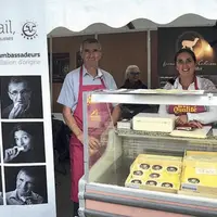 Jean-François Dombre et Sophie Lucas de l’Association de défense et de promotion du fromage de brebis Pérail.