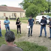 Fin mai, le groupe pluri-métiers ovins s’est retrouvé dans l’Allier, sur l’exploitation de Christophe Guillaumin.