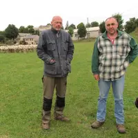 Nicolas Baudet et Gérard Crouzet, les deux associés du Gaec des Fonts.