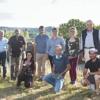 Les membres du jury et les concurrents sont réunis à Nasbinals pour la remise des prix du concours des pratiques agro-écologiques.
