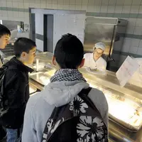 Dans un article remarqué paru le 24 mars, des chercheuses de l'Inrae estiment que trois repas végétariens par semaine représenteraient un bon compromi
