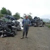 L’agent mis à disposition par la collectivité de Marvejols, JP Salles, surveille avec plaisir le site de dépôt. Il est remercié par les participants p
