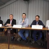 De gauche à droite : Fabien Choiseau, directeur des approvisionnements lait Lactalis France ; Serge Moly, directeur des approvisionnements lait du gro
