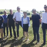 Les associés du Gaec des Thuyas avec Dominique Barrau et l'équipe achats marketing de Lidl France.