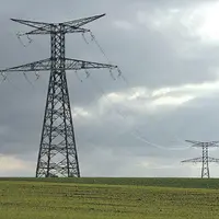 Les agriculteurs sont invités à ne pas manœuvrer sous des lignes avec des engins de grande hauteur.