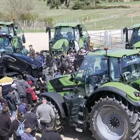 Mardi 26 avril, la grande halle d'Aumont-Aubrac a accueilli la première étape du premier Deutz-Fahr Festival, un show complet pour présenter les nouve