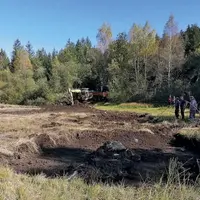 C’est un chantier un peu impressionnant qui s’est déroulé mardi 10 octobre à l’étang de la Moulette. Une pelle de vingt tonnes est venue retirer des d