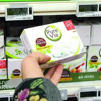La stévia a fait son apparition progressivement dans les rayons des supermarchés. Le produit reste cher et ne fait pas forcément l’unanimité.