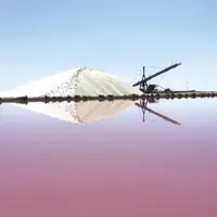 Le principe des marais salants repose sur la cristallisation du sel contenu dans l'eau de mer, sous l'action conjuguée du soleil et du vent. Le sel es