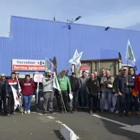 Le réseau FRSEA et JA Auvergne-Rhône-Alpes a mobilisé ses troupes mardi 21 février. 300 personnes accompagnées de 150 tracteurs ont, de manière concom