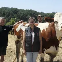 Cinq générations se sont déjà succédé sur cette ferme de Saint-Gal, près de Rieutort-de-Randon. Chacune construisant pas à pas l'avenir pour les autre