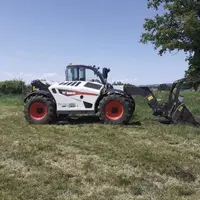 Moyennant un coût de 21,70 euros de l'heure, la Cuma de Longessaigne dispose d'un télescopique de la marque Bobcat flambant neuf.