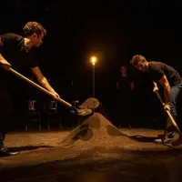 Mercredi 27 juillet, à Chausserans, sera jouée la pièce « Vacarmes ou comment l’homme marche sur la terre », de la compagnie lozérienne La Joie Errant