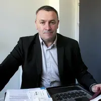 « Nos bâtiments agricoles sont tous assurés contre un risque d'incendie ou calamités climatiques, aussi je pense qu'en tant que responsable agricole,