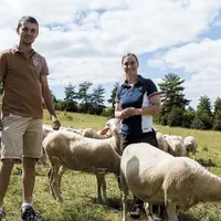 Antoine Guéant et Justine Leroux sont depuis novembre 2019 à la tête d’une exploitation bio en brebis laitières. Ils sont venus du Pas-de-Calais se po