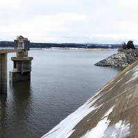 Vidé au trois-quart en décembre dernier, la retenue de Naussac a fini par atteindre en début d'été le seuil de 50 % de remplissage, bien loin du nivea