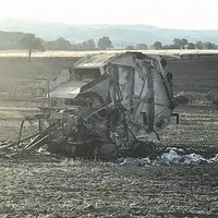 Le roundballer et la végétation alentour ont été entièrement détruits par l’incendie.