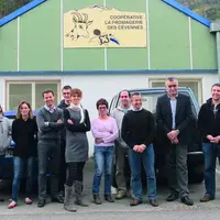 Les représentants d’Unicor et de la coopérative Sud Lozère, officialisant leur partenariat avec la fromagerie de Moissac visitent l’entreprise.