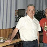 Éric Brugière, maire de Laqueuille, et le scénographe Guy Brun présentent un musée, un film et un parcours dédiés aux histoires parallèles de Roussel