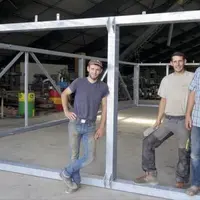 Pour adapter ses outils à ses désirs et à l’activité la plus rentable de la ferme, le maraîchage, André Roesch bricole depuis son installation.