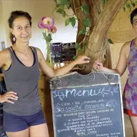 Anouk et Sarah du restaurant Côté Cuisine à Chabeuil (Drôme) sont associées au magasin de producteurs Court Circuit.
