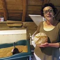 Installée depuis 2019 comme paysanne boulangère à Cultures, Nathalie Fournier voulait depuis longtemps produire son propre pain, en maîtrisant la conc