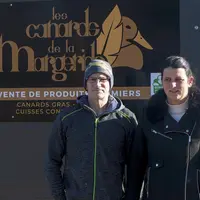 Ils ne voulaient pas « faire la même production que tout le monde », mais souhaitaient s'installer en tant qu'agriculteurs. Mélanie François et Adrien