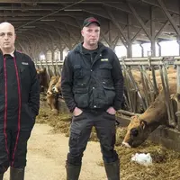 Arnaud Bestion (à gauche), président du groupement d’employeurs Margeride et vallée et son frère.