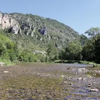 La déclaration ou l’autorisation préalable de travaux sur des cours d’eau et zones humides ne relevant pas de l’entretien courant sont impératives, ra