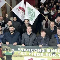 Au premiers rangs, accompagnés de Jérémy Decerle, les candidats de la liste FDSEA-JA présents jeudi dernier à Saint-Chély-d’Apcher.
