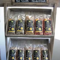 Une farine de blé moulue à la ferme.  Des nouilles 100 % producteur, 100 % fermier, 100 % aveyronnais. Le tout vendu en circuit court, à 100 % !