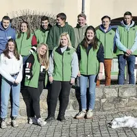 Pour être plus facilement reconnaissables, les élèves porteront des gilets verts à l’éfigie du lycée.