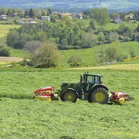 Faucheuse à plat ou faucheuse conditionnel ? L'éternel combat continue...