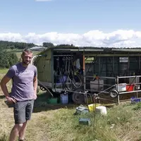 À Saint-Chély-d’Apcher, Loan Julien s’inscrit dans les pas de l’exploitation laitière de ses parents. Une évidence pour cet enfant du pays.