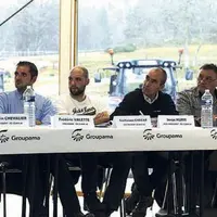 De gauche à droite : Sylvain Chevalier, président de la FDCuma ; Frédéric Valette, trésorier ; Guillaume Calcat et Serge Nurit, vice-présidents ; Bern
