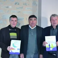 Damien Lacombe, vice-président en passe de succéder à François Iches (à droite), entourent Alain Trouche, président de la section Lozère Aveyron Tarn.