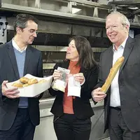 De gauche à droite, Laurent Cheviron, directeur général de la Gerbe d’or, Tania Rougier animatrice de projets céréales alimentations et Grégoire Berth