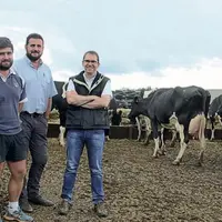 Damien et Jean-Yves Sanconie, éleveurs à Sénezergues (15), ont testé avec succès Axion Thermoplus, sur les conseils de David Puech et Pierre Chauvet,