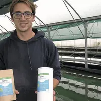 Benjamin Gauchon commercialise sa spiruline essentiellement en circuit court, avec 80 % des ventes à la ferme.