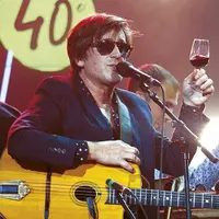 Un verre de Côte-rotie à la main, Thomas Dutronc a fêté comme il se doit les 40 ans du festival Jazz à Vienne le 30 juin.