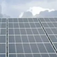 À Saint-Amant-Roche-Savine dans le Puy-de-Dôme, le Gaec de la Grange neuve a associé des panneaux photovoltaïques à son séchage en grange pour réduire