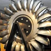 La roue Pelton, symbole de l’industrie hydroélectrique dans les Alpes.