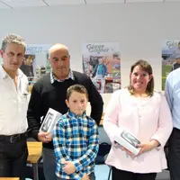 Le président Michel Brugeron et le directeur Denis Laporte ont eu le plaisir, mercredi 20 novembre, de remettre une tablette Androïd Lenovo-IBM aux he
