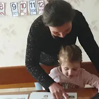 À Auzances, dans la Creuse, Amélie Azam, agricultrice et maman de Louis et Alice, 11 ans et 5 ans, nous raconte ses journées dans la peau d’une instit