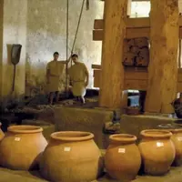 Le Mas des Tourelles a "remis en situation pour retrouver les gestes ancestraux" de la fabrication du vin.