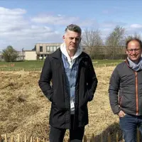 Benoît Muguet, adjoint en charge de l'urbanisme, du cadre de vie et de l'espace public à la ville de Templemars, et Mathieu Verspieren, fondateur de B