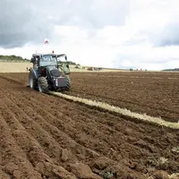 Le champion Alexandre Mazeaud en plein labour.