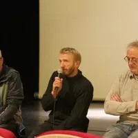 Jeudi 1er décembre, le ciné-théâtre de Saint-Chély-d'Apcher a organisé une soirée ciné-débat autour de deux films du documentariste Marc Khanne : La t