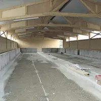 Côté construction, les bâtiments avec une charpente en bois tiennent le haut du panier, de même que le bardage bois a tendance à être privilégié.