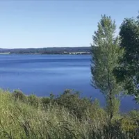 Issu d'une mémoire conflictuelle, le réservoir de Naussac est le plus important de Lozère et sert en aval pour l'irrigation et les centrales nucléaire